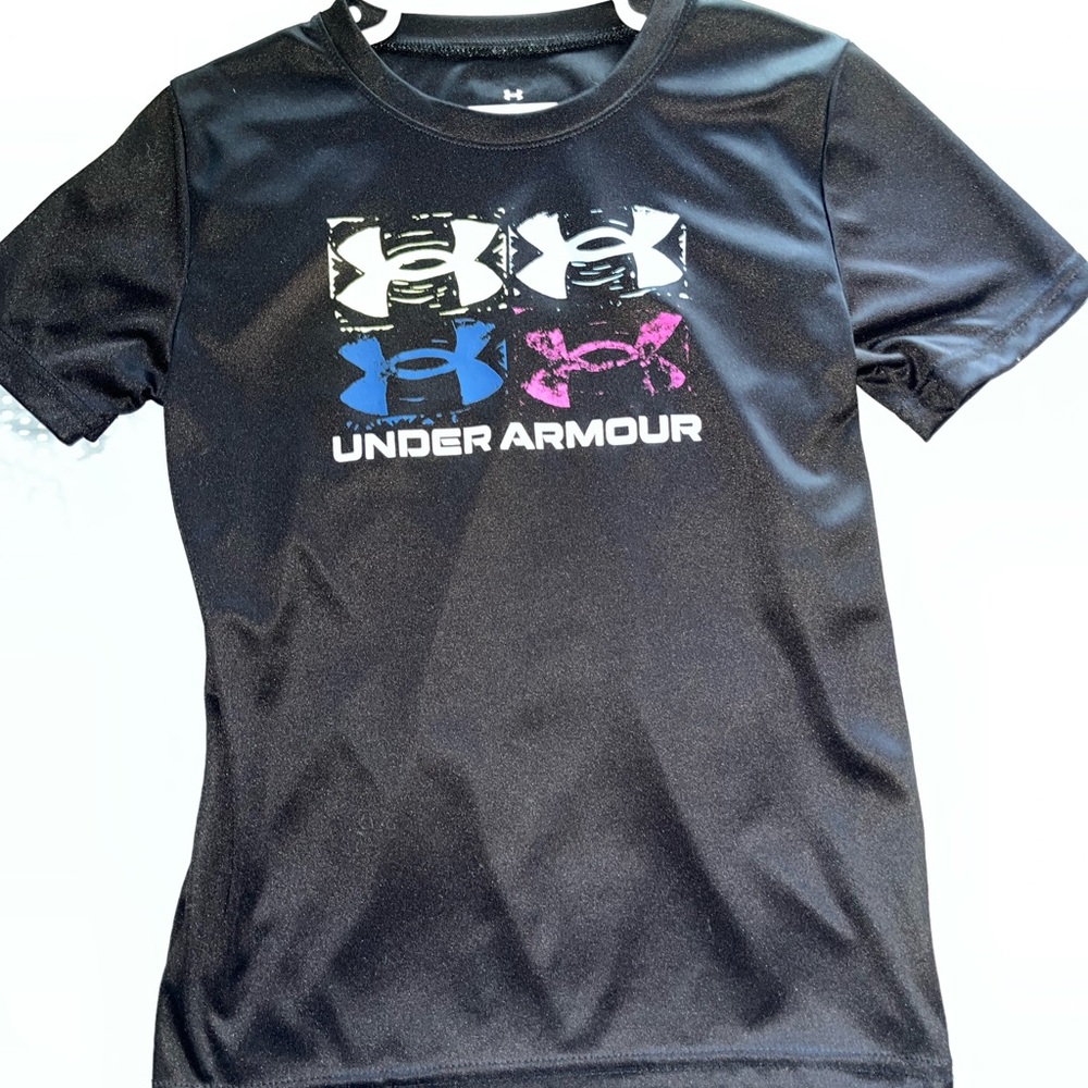 Boys size 7 Under Armour Charcoal T-Shirt with White Logo
